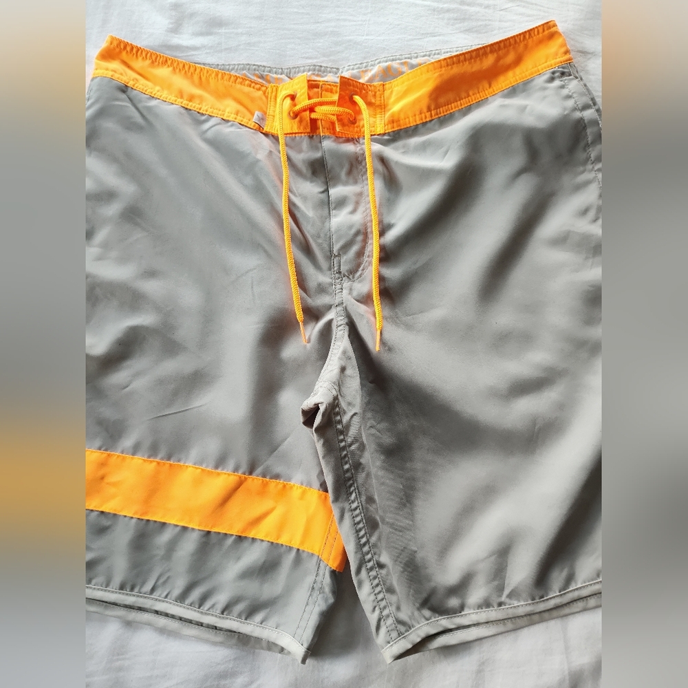 American Eagle Outfitters Men's Board Shorts. Size XL. 10" Inseam.